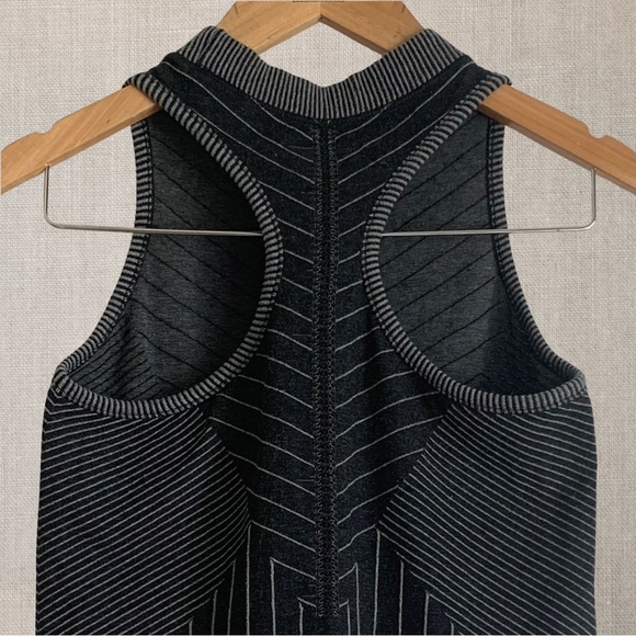 Small Athleta Sojourn Seamless Tank with Black and White Geometrical Design - Picture 7 of 11